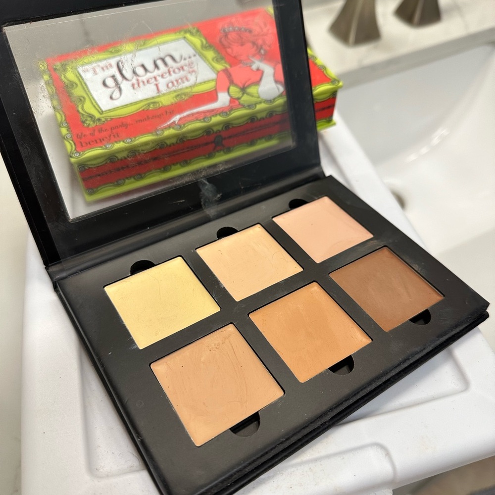 Anatasia Beverly Hills- Contour cream kit.